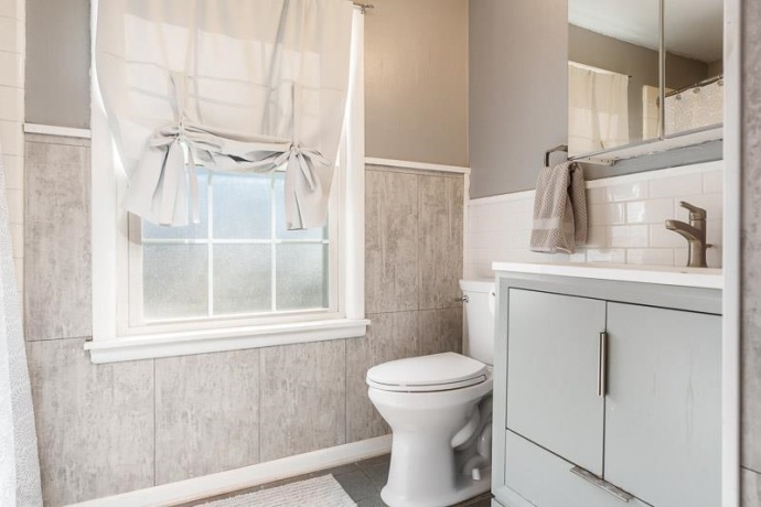 925 Westchester, ROCKFORD, Illinois 61107, 4 Bedrooms Bedrooms, ,1 BathroomBathrooms,House,For Sale,Westchester,202601983