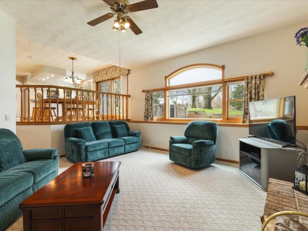 659 Southgate, DAVIS, Illinois 61019, 5 Bedrooms Bedrooms, ,2 BathroomsBathrooms,House,For Sale,Southgate,202601991