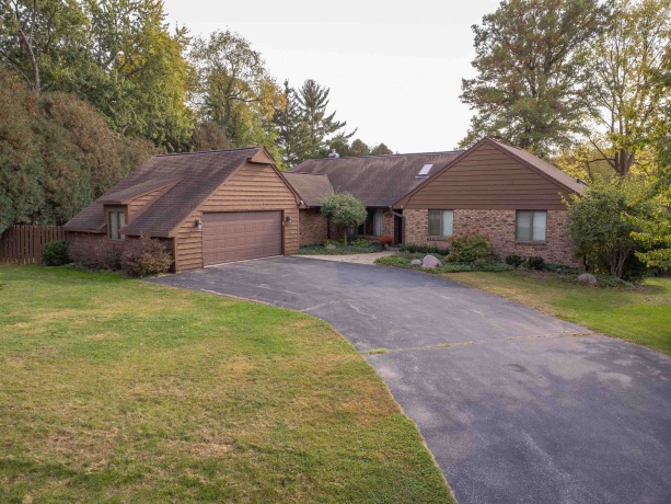 1430 Sylvan, FREEPORT, Illinois 61032, 4 Bedrooms Bedrooms, ,3 BathroomsBathrooms,House,For Sale,Sylvan,202601995