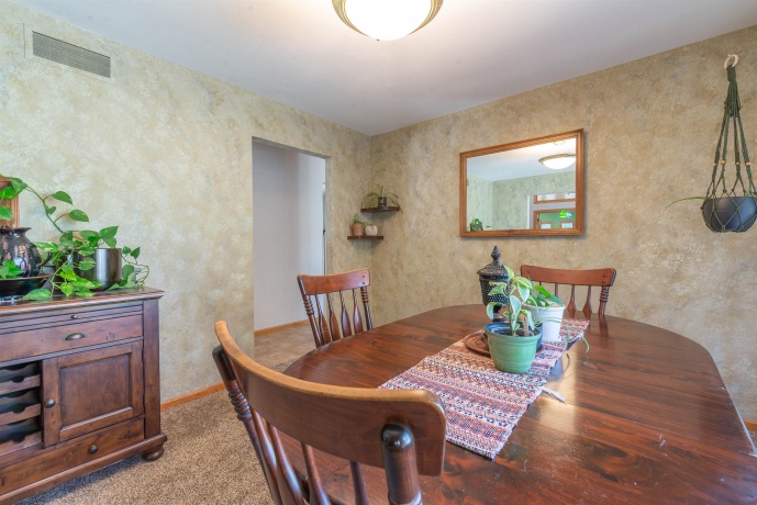 1430 Sylvan, FREEPORT, Illinois 61032, 4 Bedrooms Bedrooms, ,3 BathroomsBathrooms,House,For Sale,Sylvan,202601995