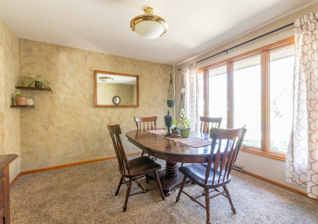 1430 Sylvan, FREEPORT, Illinois 61032, 4 Bedrooms Bedrooms, ,3 BathroomsBathrooms,House,For Sale,Sylvan,202601995