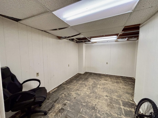 911 KENMORE, ROCKFORD, Illinois 61108, 3 Bedrooms Bedrooms, ,2 BathroomsBathrooms,House,For Sale,KENMORE,202601996