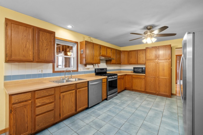 924 Suzy, SANDWICH, Illinois 60548, 4 Bedrooms Bedrooms, ,3 BathroomsBathrooms,House,For Sale,Suzy,202602001