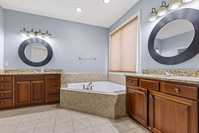 941 TIVOLI, ROCKFORD, Illinois 61107, 5 Bedrooms Bedrooms, ,4 BathroomsBathrooms,House,For Sale,TIVOLI,202602002