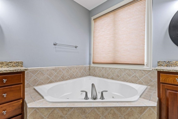 941 TIVOLI, ROCKFORD, Illinois 61107, 5 Bedrooms Bedrooms, ,4 BathroomsBathrooms,House,For Sale,TIVOLI,202602002