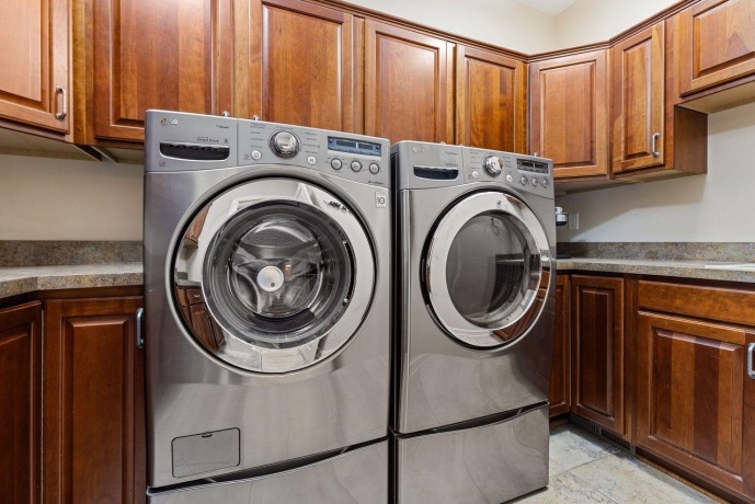 941 TIVOLI, ROCKFORD, Illinois 61107, 5 Bedrooms Bedrooms, ,4 BathroomsBathrooms,House,For Sale,TIVOLI,202602002