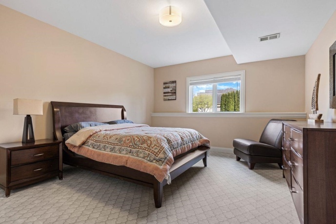 941 TIVOLI, ROCKFORD, Illinois 61107, 5 Bedrooms Bedrooms, ,4 BathroomsBathrooms,House,For Sale,TIVOLI,202602002