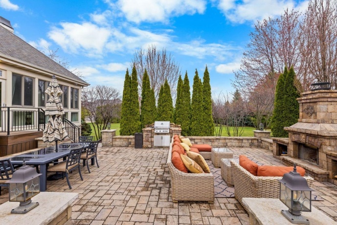 941 TIVOLI, ROCKFORD, Illinois 61107, 5 Bedrooms Bedrooms, ,4 BathroomsBathrooms,House,For Sale,TIVOLI,202602002