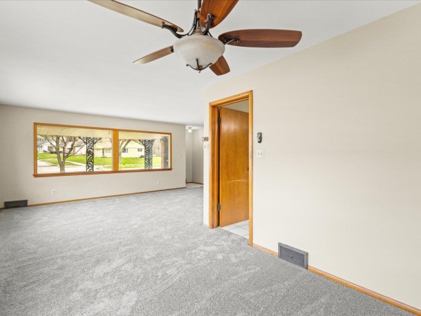 324 Fairview, ROCKFORD, Illinois 61107, 2 Bedrooms Bedrooms, ,1 BathroomBathrooms,House,For Sale,Fairview,202602003