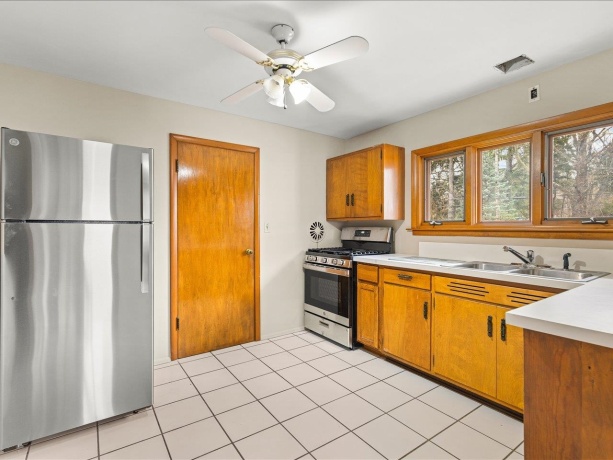 324 Fairview, ROCKFORD, Illinois 61107, 2 Bedrooms Bedrooms, ,1 BathroomBathrooms,House,For Sale,Fairview,202602003