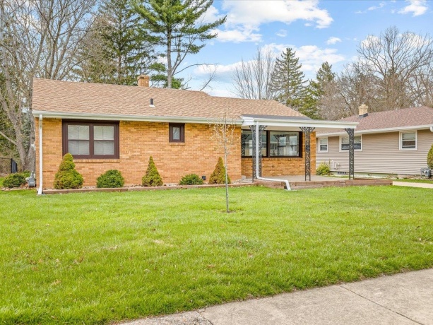 324 Fairview, ROCKFORD, Illinois 61107, 2 Bedrooms Bedrooms, ,1 BathroomBathrooms,House,For Sale,Fairview,202602003