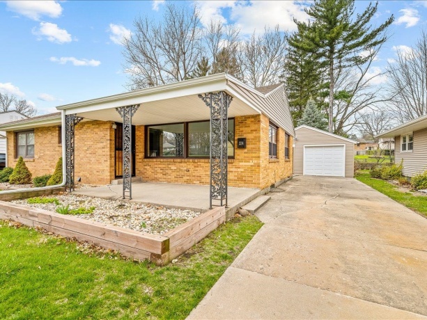 324 Fairview, ROCKFORD, Illinois 61107, 2 Bedrooms Bedrooms, ,1 BathroomBathrooms,House,For Sale,Fairview,202602003