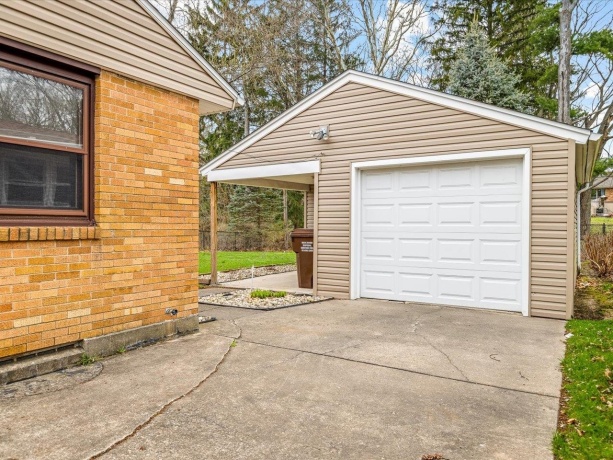 324 Fairview, ROCKFORD, Illinois 61107, 2 Bedrooms Bedrooms, ,1 BathroomBathrooms,House,For Sale,Fairview,202602003