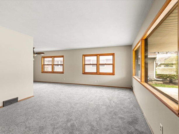 324 Fairview, ROCKFORD, Illinois 61107, 2 Bedrooms Bedrooms, ,1 BathroomBathrooms,House,For Sale,Fairview,202602003