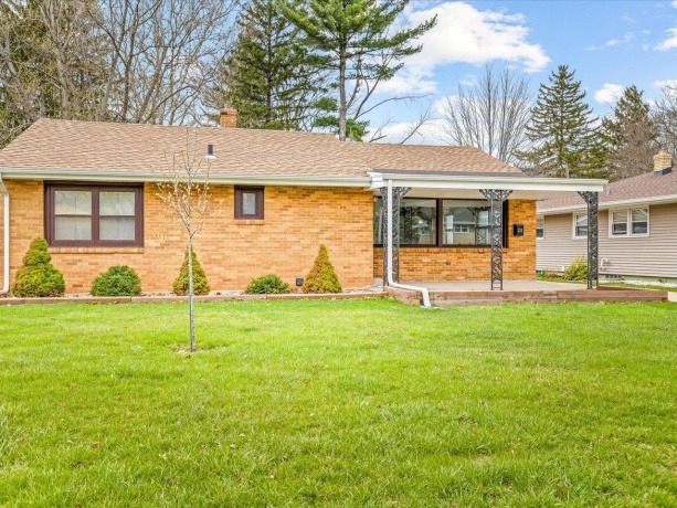 324 Fairview, ROCKFORD, Illinois 61107, 2 Bedrooms Bedrooms, ,1 BathroomBathrooms,House,For Sale,Fairview,202602003