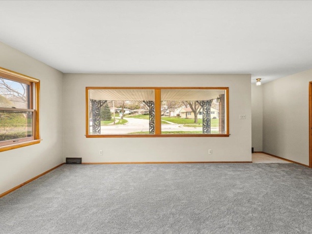 324 Fairview, ROCKFORD, Illinois 61107, 2 Bedrooms Bedrooms, ,1 BathroomBathrooms,House,For Sale,Fairview,202602003