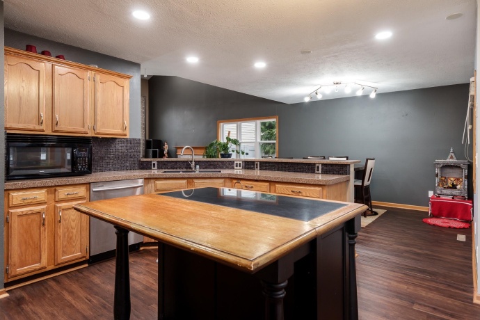 6571 Chartwell, ROCKFORD, Illinois 61107, 4 Bedrooms Bedrooms, ,2 BathroomsBathrooms,House,For Sale,Chartwell,202601846