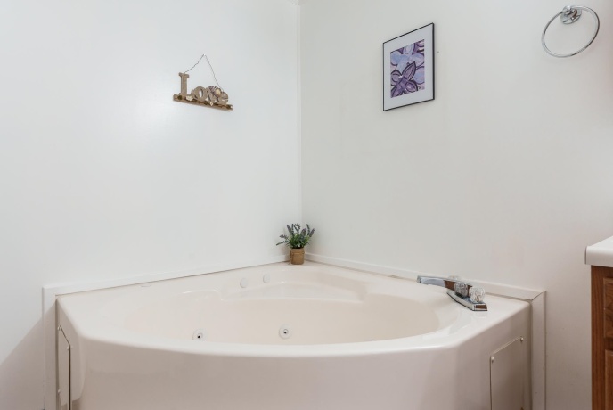 8401 TAMARACK, MACHESNEY PARK, Illinois 61115, 4 Bedrooms Bedrooms, ,2 BathroomsBathrooms,House,For Sale,TAMARACK,202602013