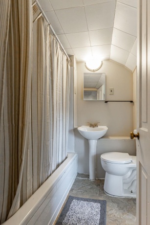 406 LAUREL, BELVIDERE, Illinois 61008, 3 Bedrooms Bedrooms, ,2 BathroomsBathrooms,House,For Sale,LAUREL,202601495