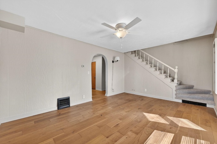 406 LAUREL, BELVIDERE, Illinois 61008, 3 Bedrooms Bedrooms, ,2 BathroomsBathrooms,House,For Sale,LAUREL,202601495