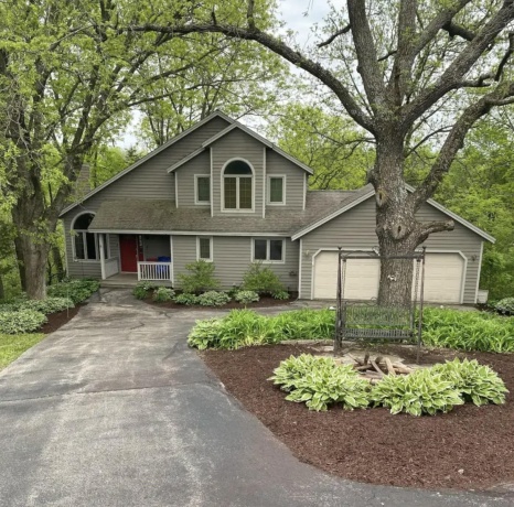 2 Cumberland, GALENA, Illinois 61036, 3 Bedrooms Bedrooms, ,3 BathroomsBathrooms,House,For Sale,Cumberland,202602021