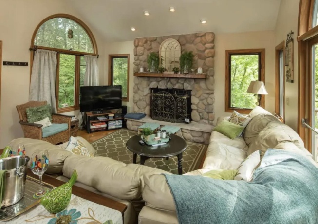 2 Cumberland, GALENA, Illinois 61036, 3 Bedrooms Bedrooms, ,3 BathroomsBathrooms,House,For Sale,Cumberland,202602021