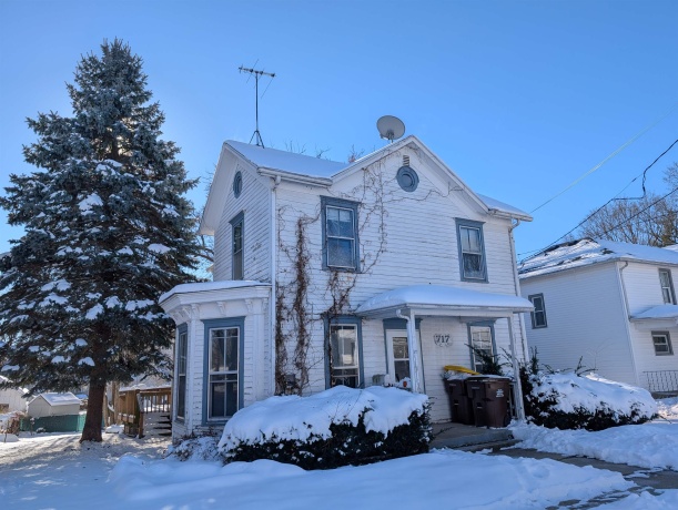 717 Pleasant, FREEPORT, Illinois 61032, ,2 Units,For Sale,Pleasant,202507570