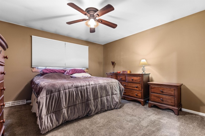 1692 Ben Franklin, ROCKFORD, Illinois 61108, 3 Bedrooms Bedrooms, ,3 BathroomsBathrooms,House,For Sale,Ben Franklin,202602037