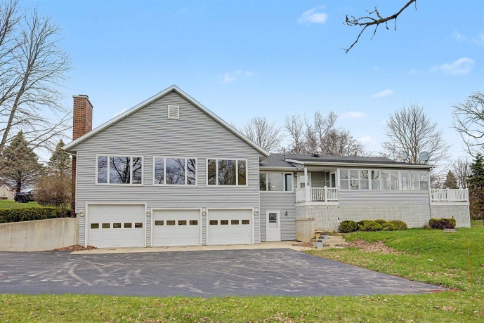 26-58 Blackwood, LAKE CARROLL, Illinois 61046, 4 Bedrooms Bedrooms, ,3 BathroomsBathrooms,House,For Sale,Blackwood,202602042