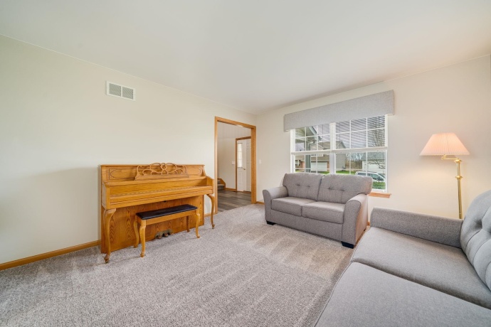 912 Oak Creek, GENOA, Illinois 60135, 3 Bedrooms Bedrooms, ,3 BathroomsBathrooms,House,For Sale,Oak Creek,202602043