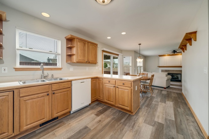 912 Oak Creek, GENOA, Illinois 60135, 3 Bedrooms Bedrooms, ,3 BathroomsBathrooms,House,For Sale,Oak Creek,202602043