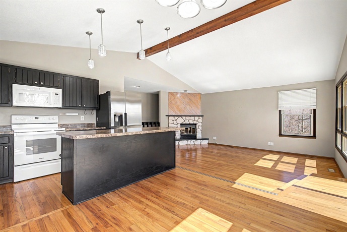 10 Cayuga, GALENA, Illinois 61036, 3 Bedrooms Bedrooms, ,3 BathroomsBathrooms,House,For Sale,Cayuga,202602044