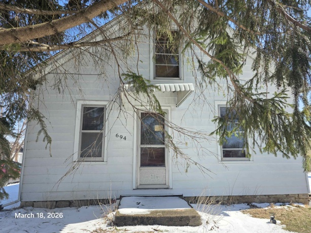 694 Montgomery, EAST DUBUQUE, Illinois 61025, 1 Bedroom Bedrooms, ,1 BathroomBathrooms,House,For Sale,Montgomery,202602048