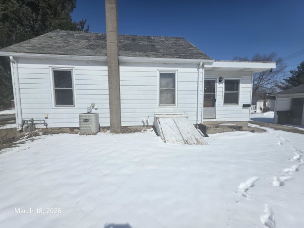 694 Montgomery, EAST DUBUQUE, Illinois 61025, 1 Bedroom Bedrooms, ,1 BathroomBathrooms,House,For Sale,Montgomery,202602048