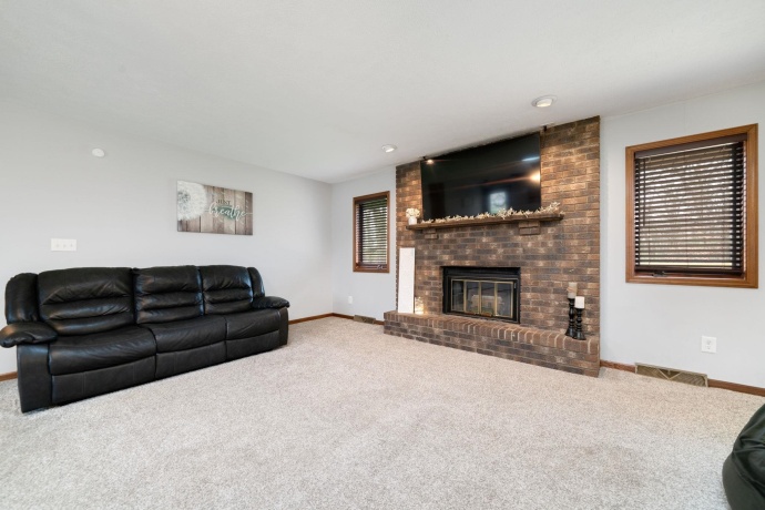 5816 Fair Oaks, DAVIS JUNCTION, Illinois 61020, 3 Bedrooms Bedrooms, ,2 BathroomsBathrooms,House,For Sale,Fair Oaks,202602051