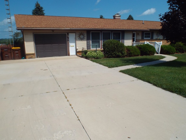 475 Columbia, STOCKTON, Illinois 61085, 4 Bedrooms Bedrooms, ,2 BathroomsBathrooms,House,For Sale,Columbia,202602053