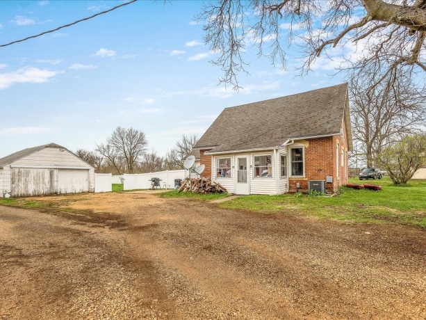 13514 Winslow, WINSLOW, Illinois 61089, 2 Bedrooms Bedrooms, ,1 BathroomBathrooms,House,For Sale,Winslow,202602058