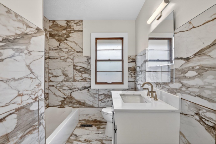 3229 Blackstone, ROCKFORD, Illinois 61101, 4 Bedrooms Bedrooms, ,3 BathroomsBathrooms,House,For Sale,Blackstone,202602060