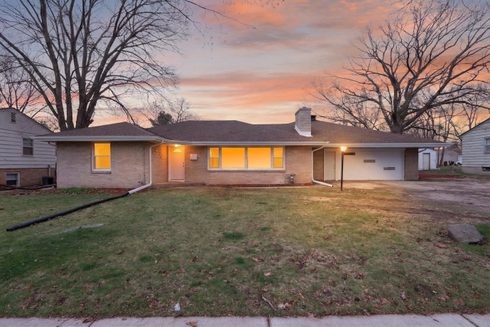 3229 Blackstone, ROCKFORD, Illinois 61101, 4 Bedrooms Bedrooms, ,3 BathroomsBathrooms,House,For Sale,Blackstone,202602060