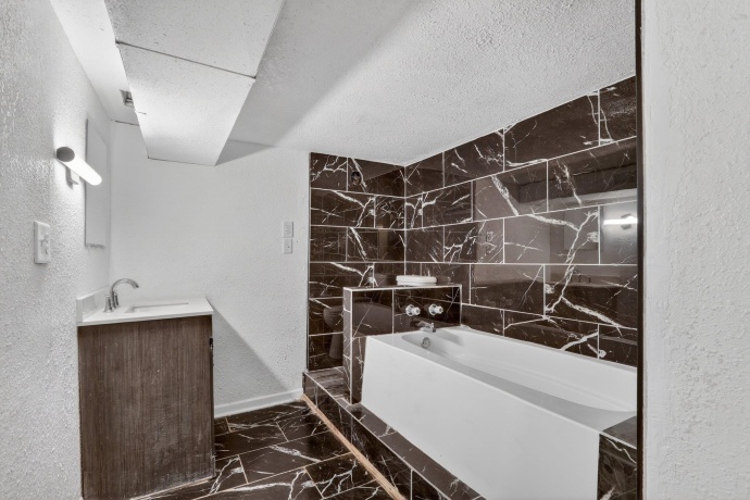 3229 Blackstone, ROCKFORD, Illinois 61101, 4 Bedrooms Bedrooms, ,3 BathroomsBathrooms,House,For Sale,Blackstone,202602060