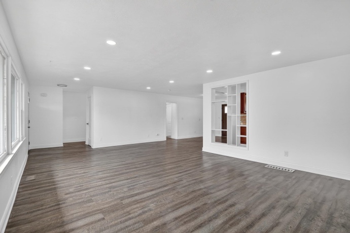 3229 Blackstone, ROCKFORD, Illinois 61101, 4 Bedrooms Bedrooms, ,3 BathroomsBathrooms,House,For Sale,Blackstone,202602060