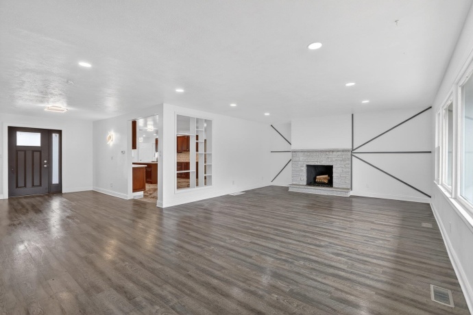 3229 Blackstone, ROCKFORD, Illinois 61101, 4 Bedrooms Bedrooms, ,3 BathroomsBathrooms,House,For Sale,Blackstone,202602060