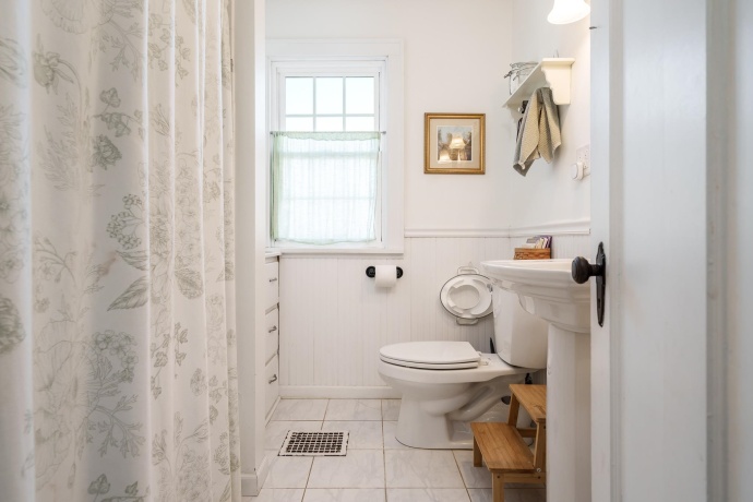 1133 Staver, FREEPORT, Illinois 61032, 2 Bedrooms Bedrooms, ,1 BathroomBathrooms,House,For Sale,Staver,202602065