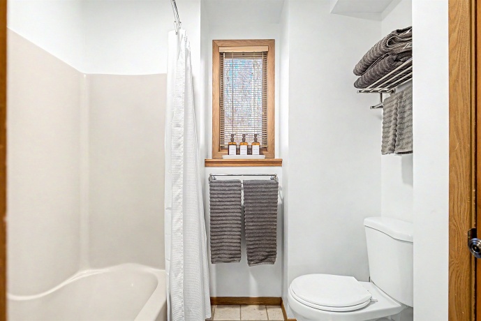 32 Creekwood, GALENA, Illinois 61036, 2 Bedrooms Bedrooms, ,2 BathroomsBathrooms,Condominium,For Sale,Creekwood,202602067