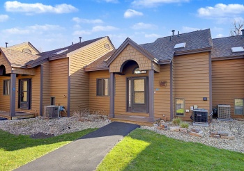 32 Creekwood, GALENA, Illinois 61036, 2 Bedrooms Bedrooms, ,2 BathroomsBathrooms,Condominium,For Sale,Creekwood,202602067