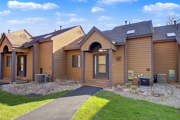 32 Creekwood, GALENA, Illinois 61036, 2 Bedrooms Bedrooms, ,2 BathroomsBathrooms,Condominium,For Sale,Creekwood,202602067