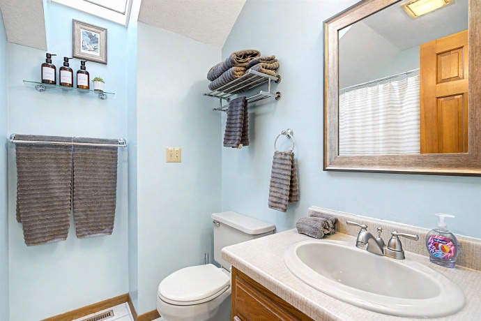 32 Creekwood, GALENA, Illinois 61036, 2 Bedrooms Bedrooms, ,2 BathroomsBathrooms,Condominium,For Sale,Creekwood,202602067