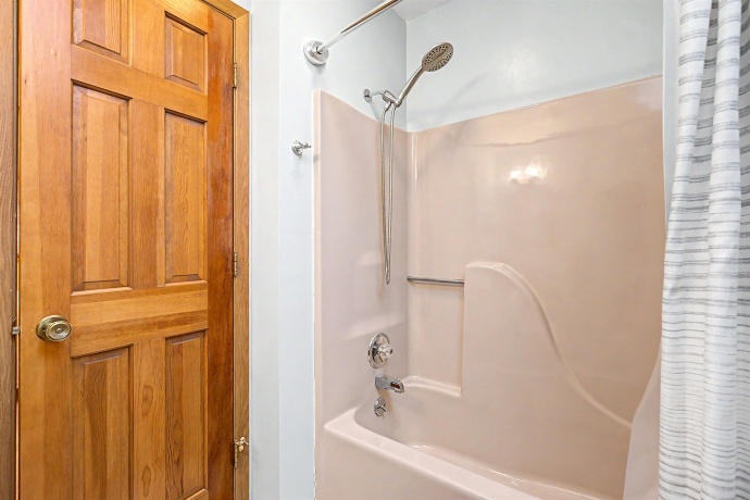 32 Creekwood, GALENA, Illinois 61036, 2 Bedrooms Bedrooms, ,2 BathroomsBathrooms,Condominium,For Sale,Creekwood,202602067