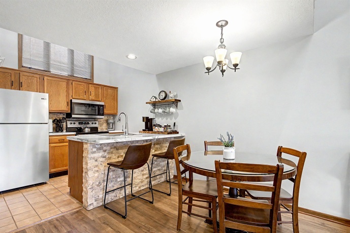 32 Creekwood, GALENA, Illinois 61036, 2 Bedrooms Bedrooms, ,2 BathroomsBathrooms,Condominium,For Sale,Creekwood,202602067