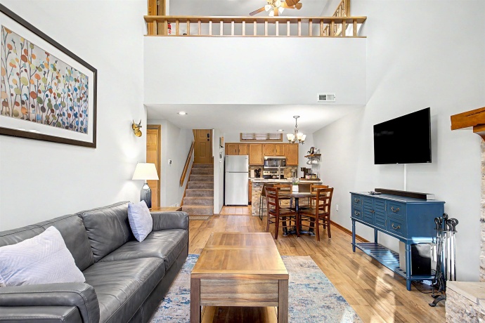 32 Creekwood, GALENA, Illinois 61036, 2 Bedrooms Bedrooms, ,2 BathroomsBathrooms,Condominium,For Sale,Creekwood,202602067